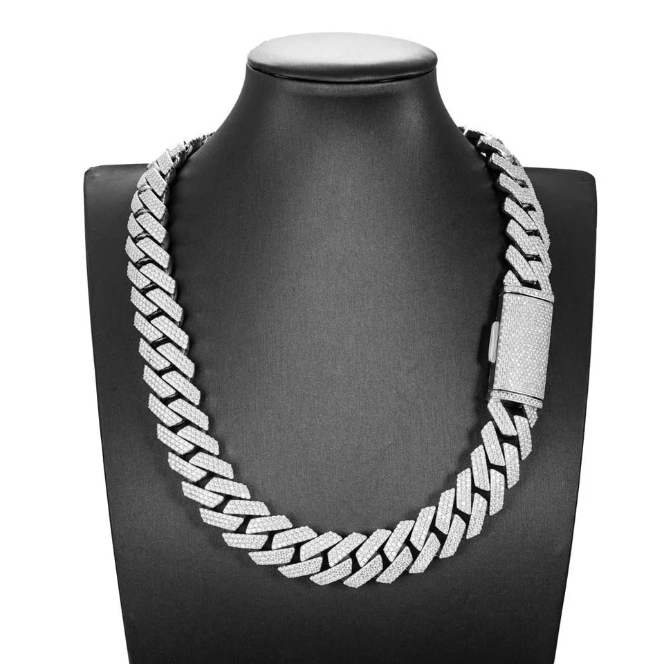 Cuban Link Necklace - Moissanite